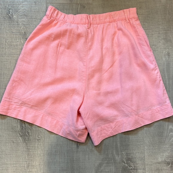 Abercrombie and Fitch linen pleated shorts - Picture 4 of 5